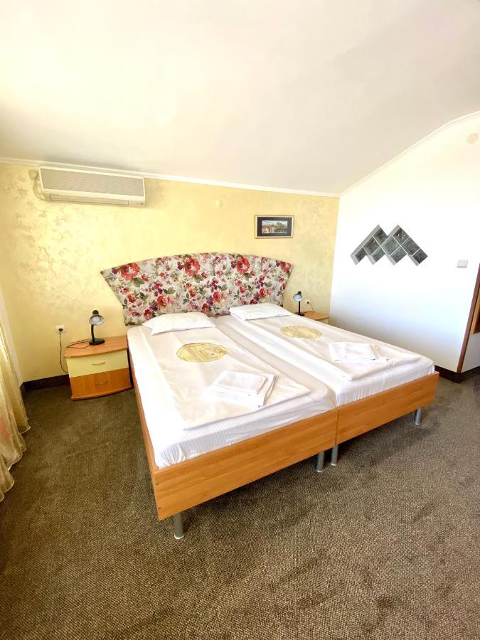 Family Hotel The Golden Fish Sozopol Exteriör bild