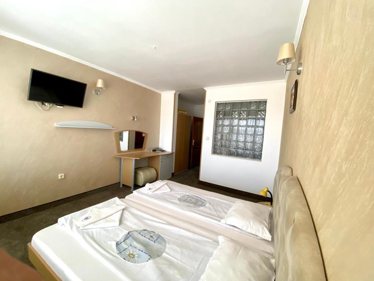 Family Hotel The Golden Fish Sozopol Exteriör bild