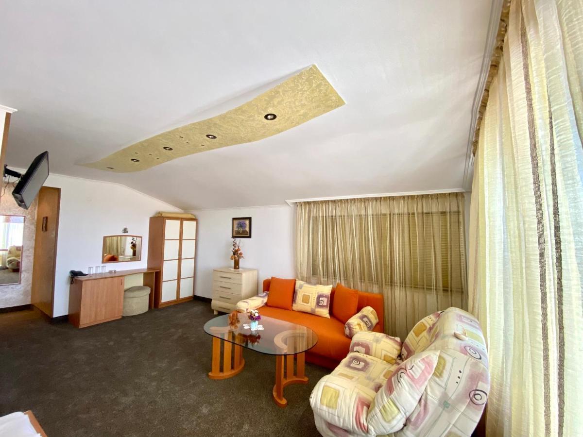 Family Hotel The Golden Fish Sozopol Exteriör bild