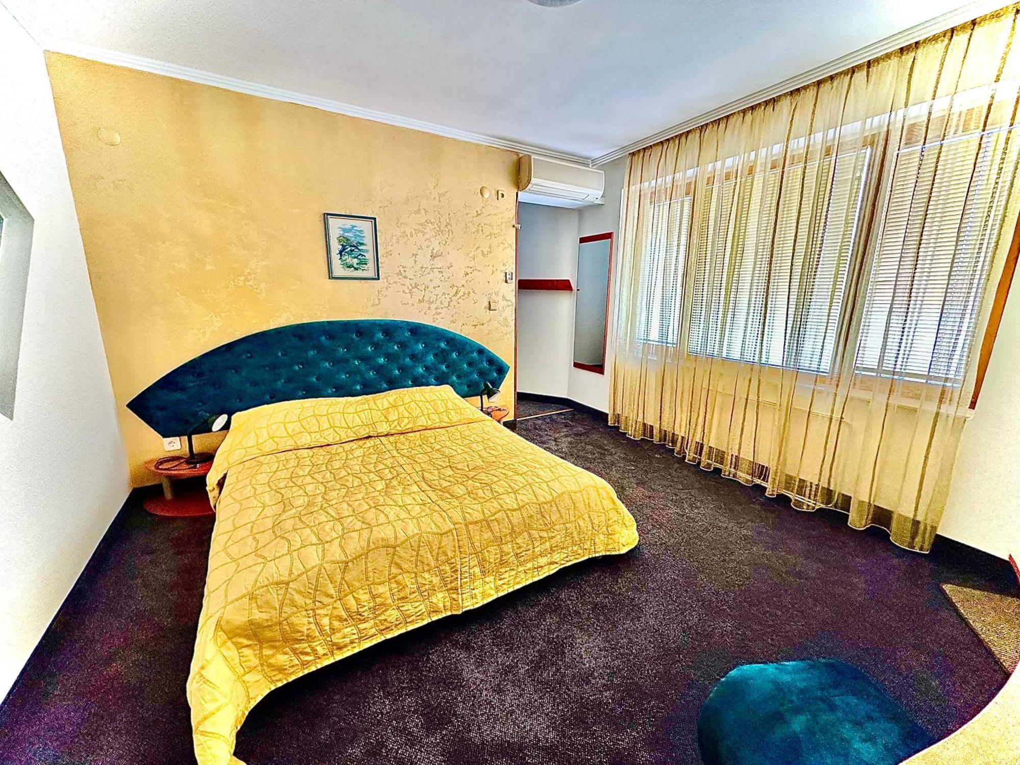 Family Hotel The Golden Fish Sozopol Exteriör bild