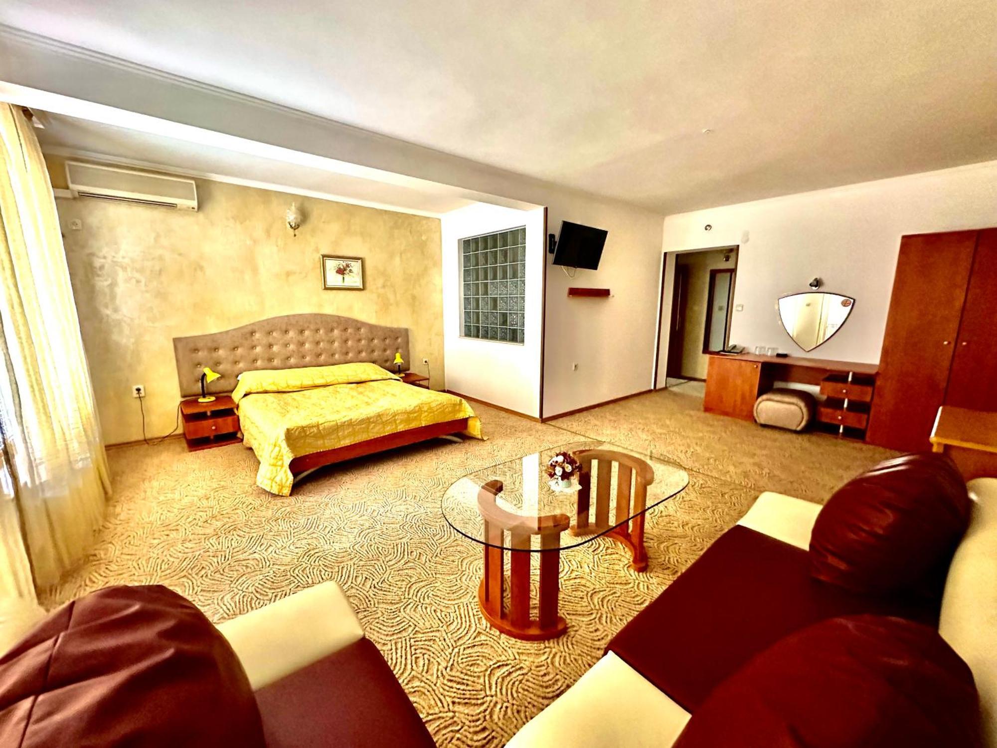 Family Hotel The Golden Fish Sozopol Exteriör bild